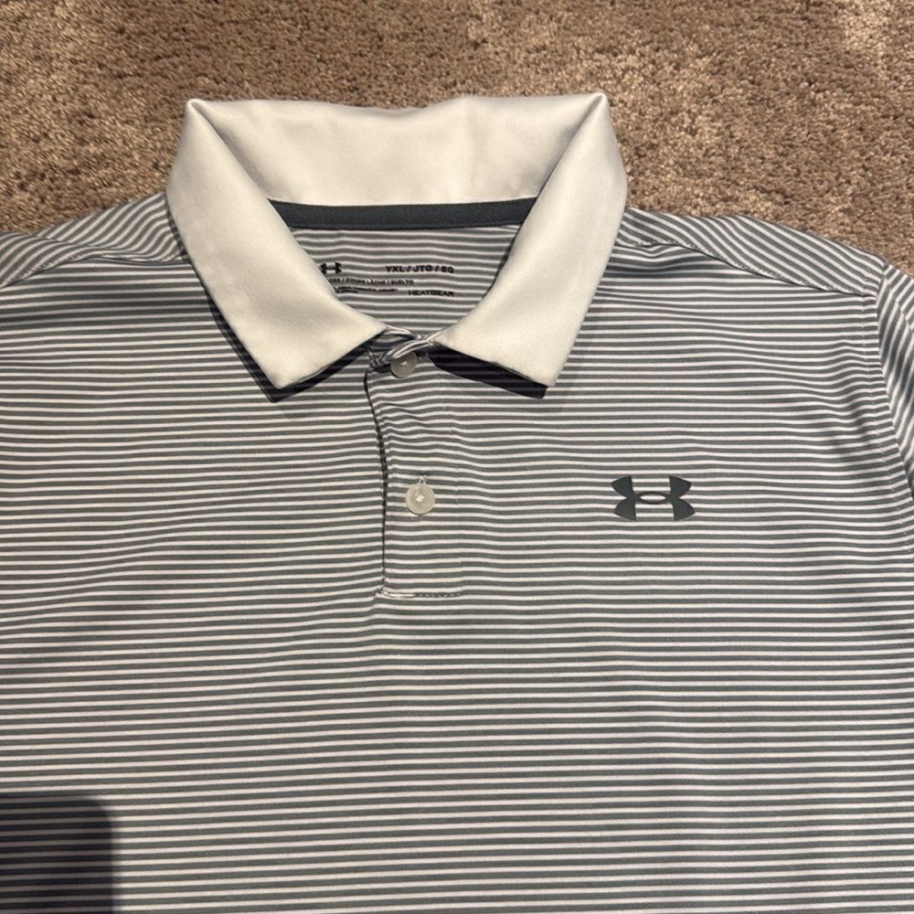 Boys XL under Armour dress shirt great condition